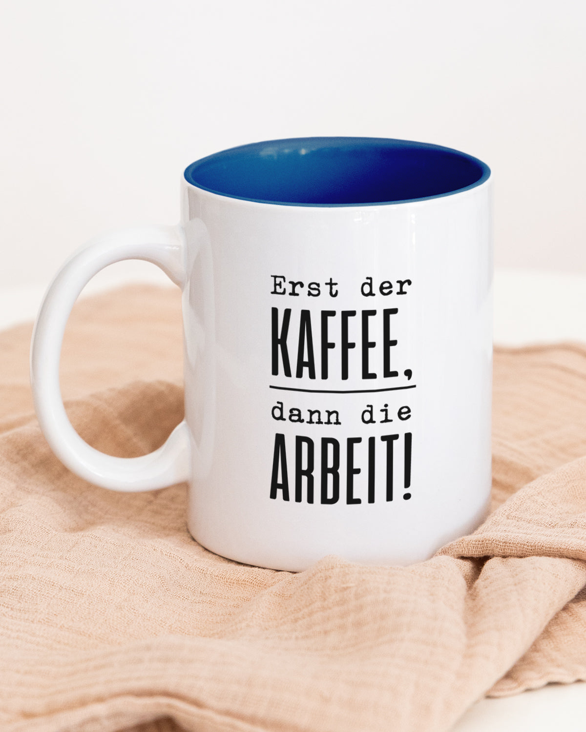 Erst der Kaffee - Tasse Dunkelblau Tasse Lieblingskollegen®