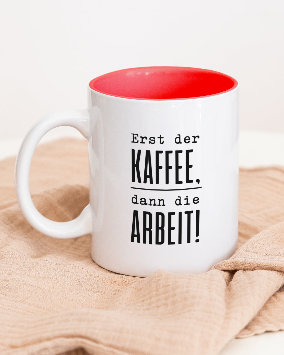 Erst der Kaffee - Tasse Rot Tasse Lieblingskollegen®