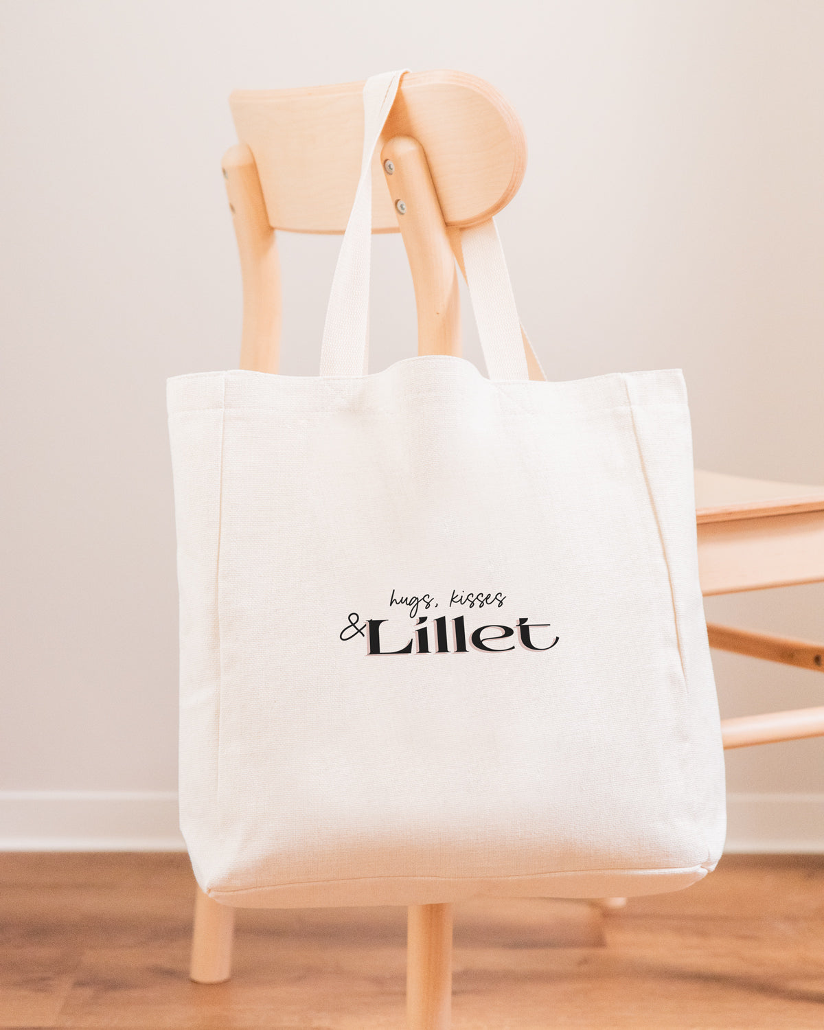 Motiv: Hugs, Kisses and Lillet - VS