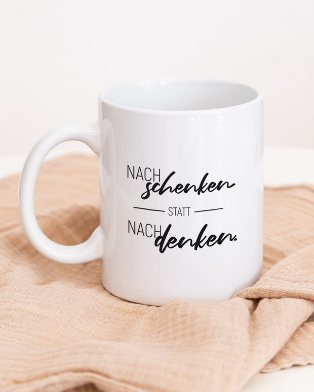 Nachschenken statt Nachdenken -Tasse