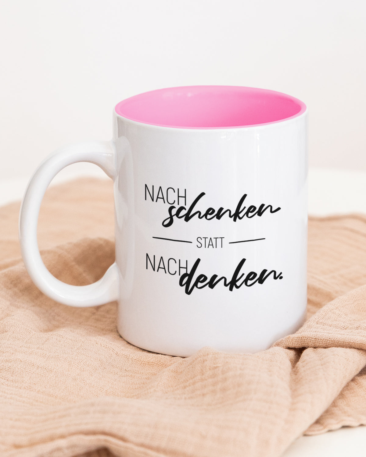 Nachschenken statt Nachdenken -Tasse Pink Tasse Visual Statements®
