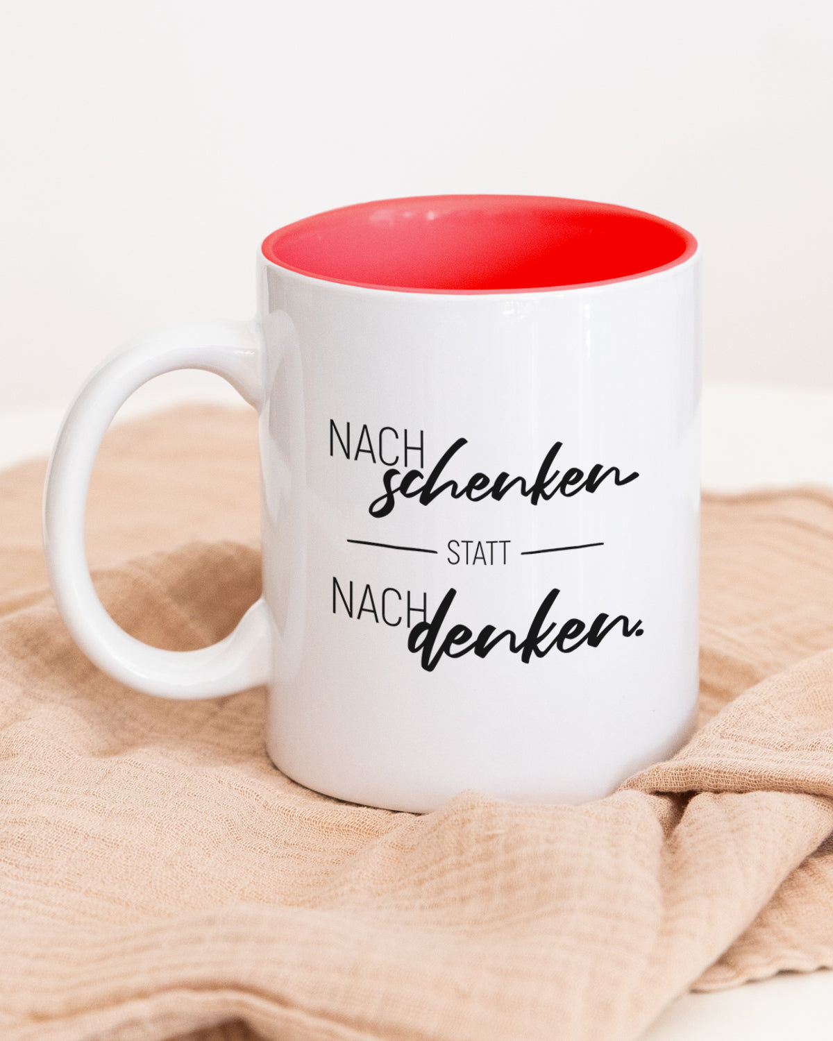 Nachschenken statt Nachdenken -Tasse Rot Tasse Visual Statements®