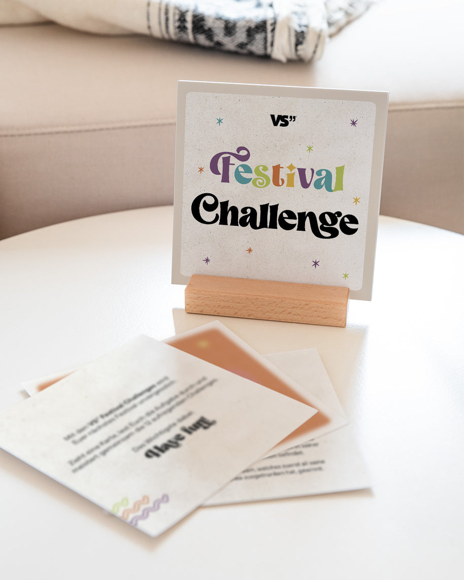 VS" Festival Challenges - Karten im Holzaufsteller