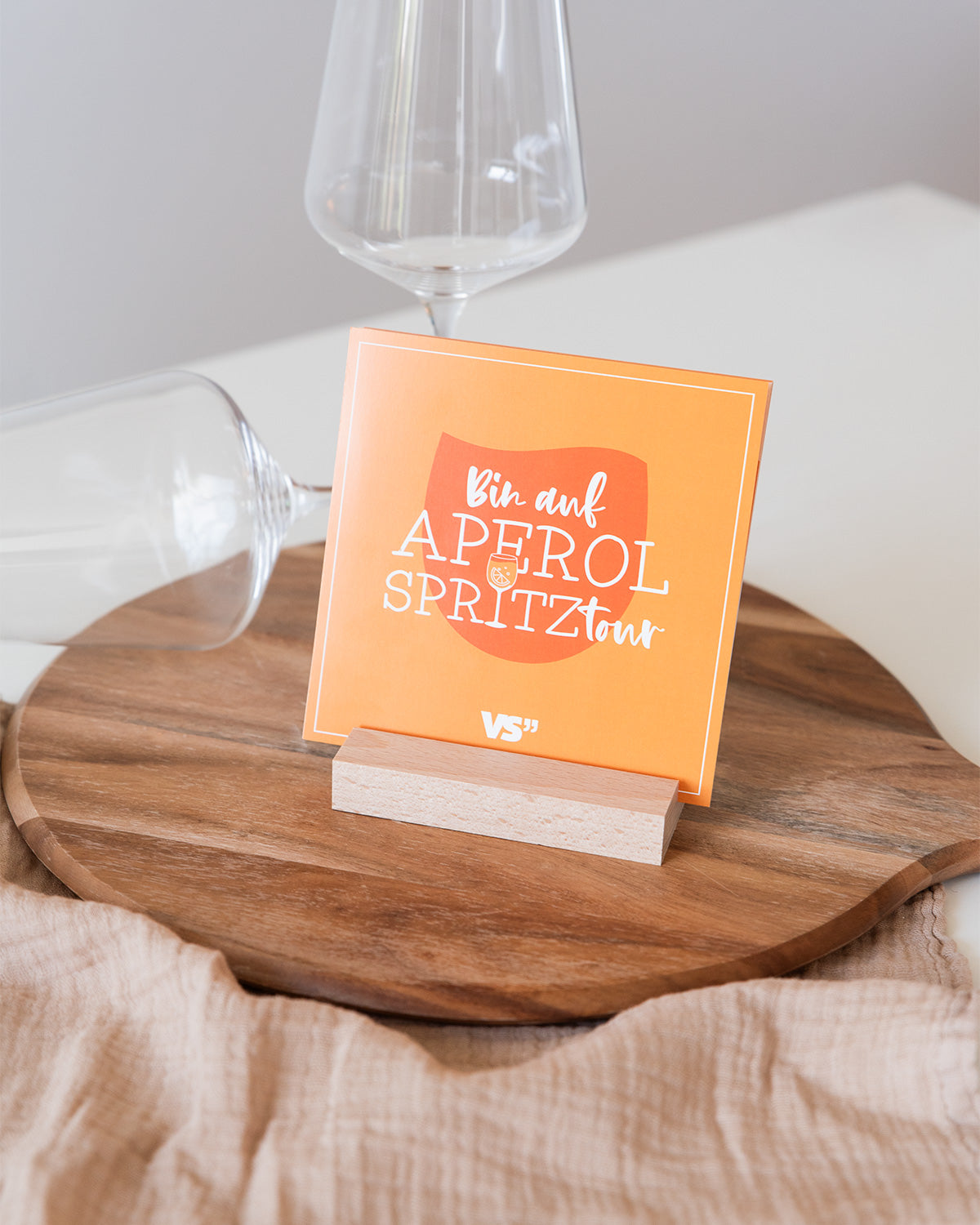 Bin auf Aperol Spritztour - Karten im Holzaufsteller Karten im Holzaufsteller Visual Statements®