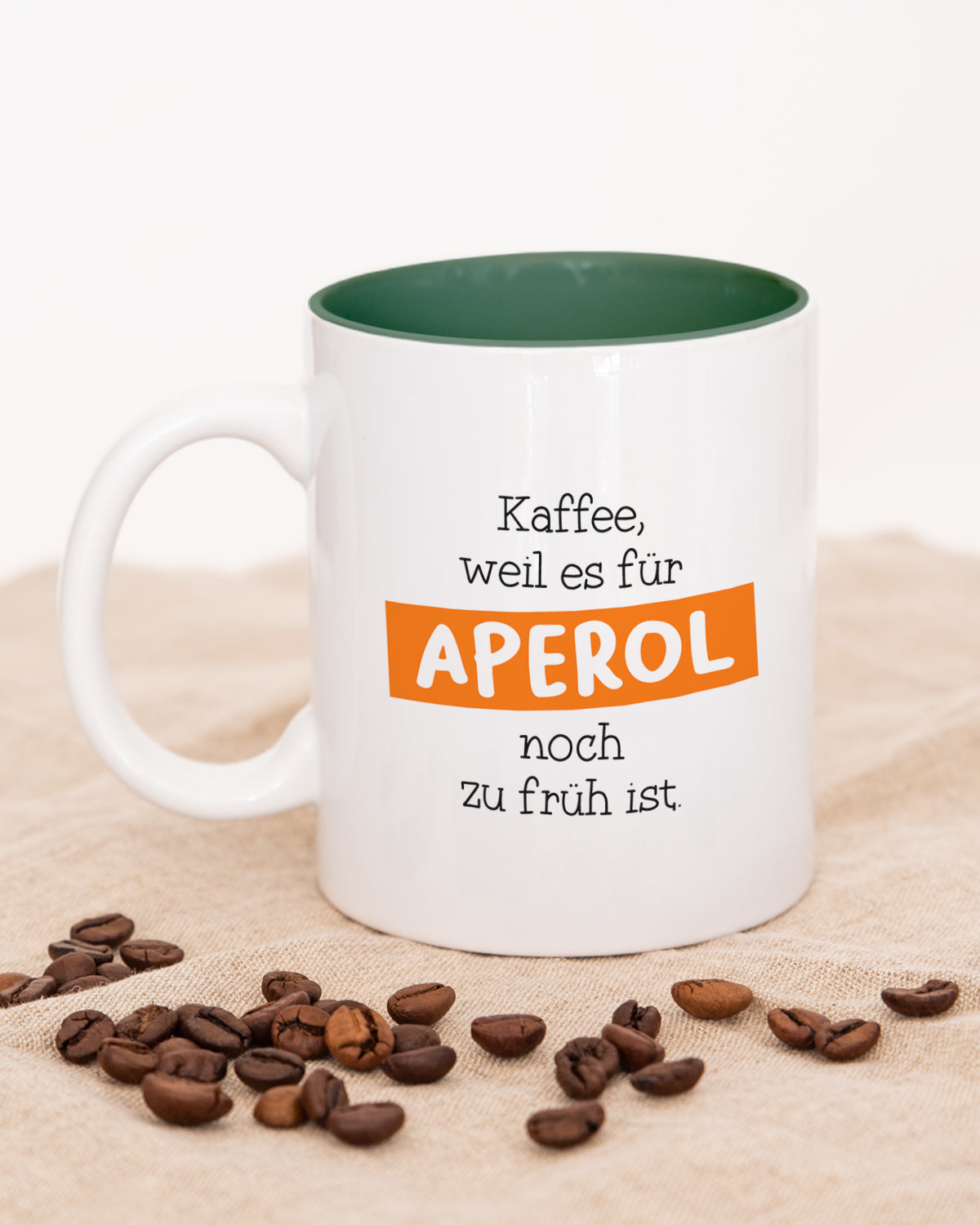 Kaffee vor Aperol - Tasse Dunkelgrün Tasse Visual Statements®