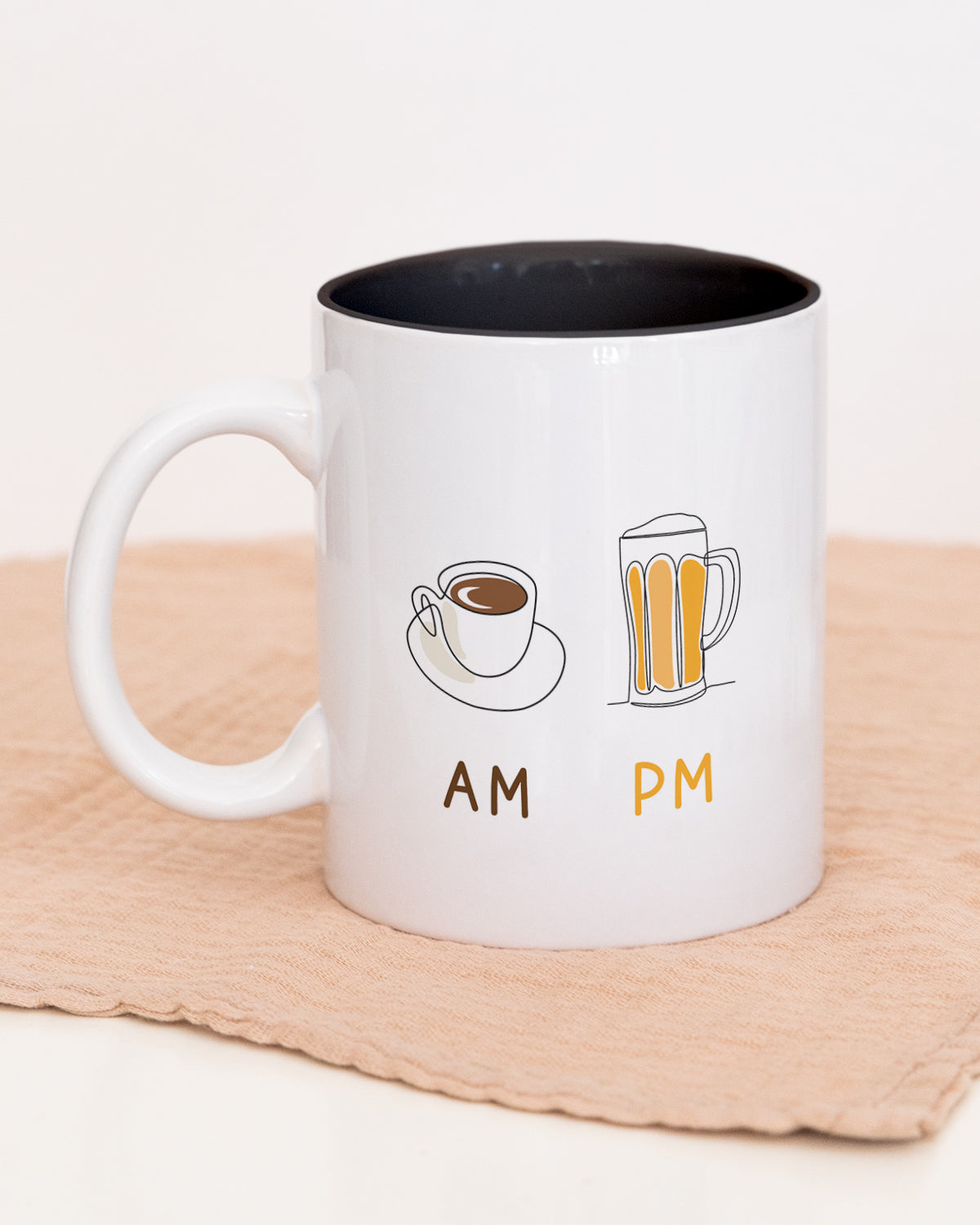 AM Coffee | PM Bier - Tasse Schwarz Tasse Visual Statements®