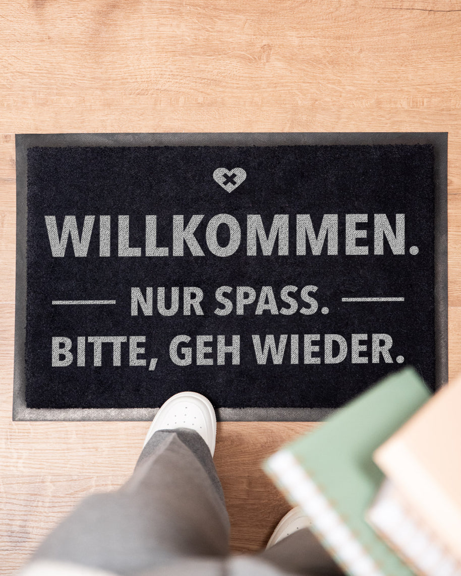 Willkommen. Nur spaß. - Fußmatte