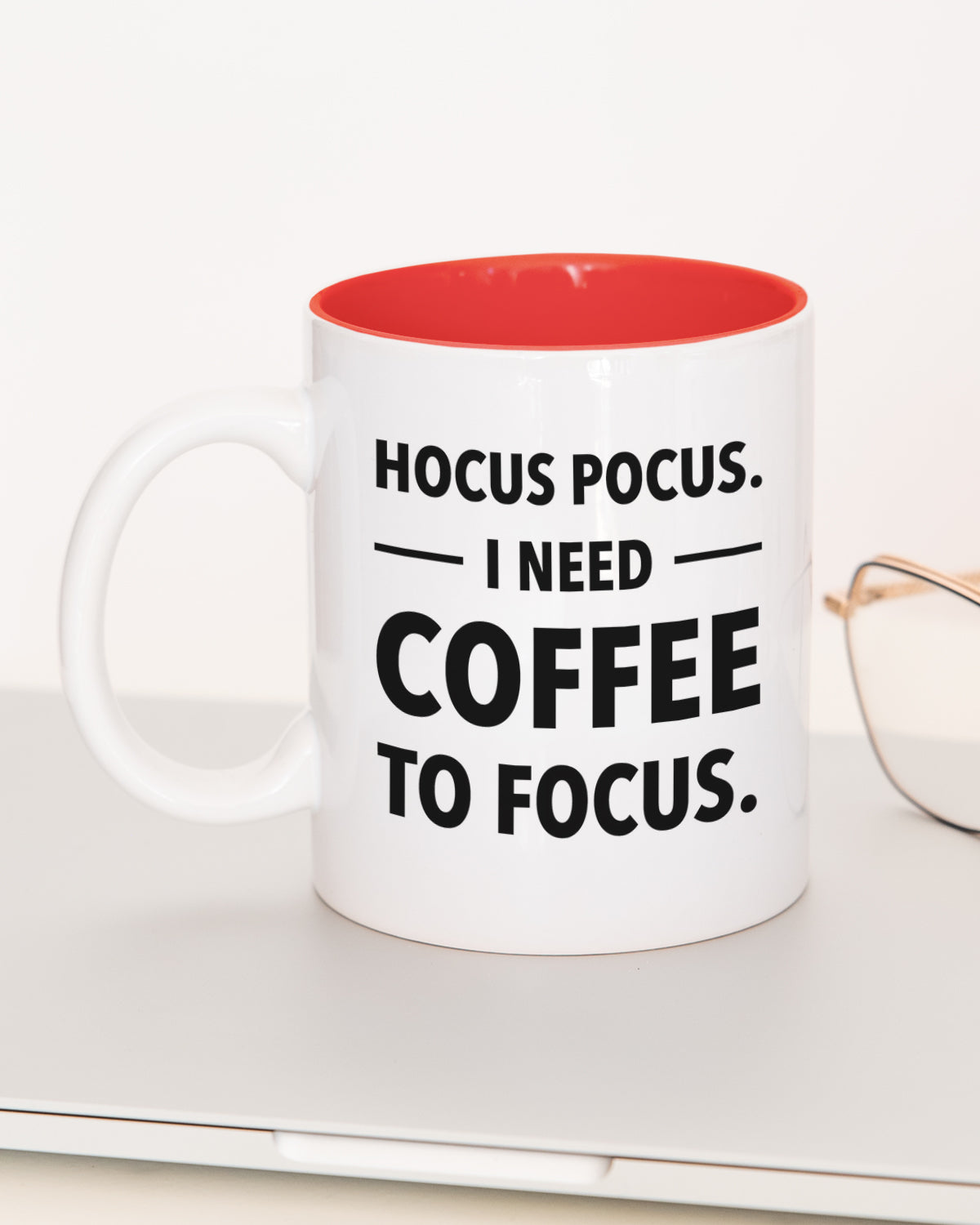 I need coffee to focus - Tasse Rot Tasse wrdprn®