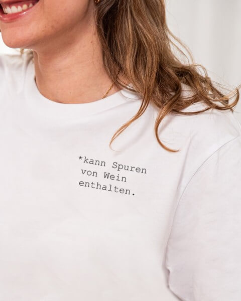 *kann Spuren von Wein enthalten. - Unisex T-Shirt