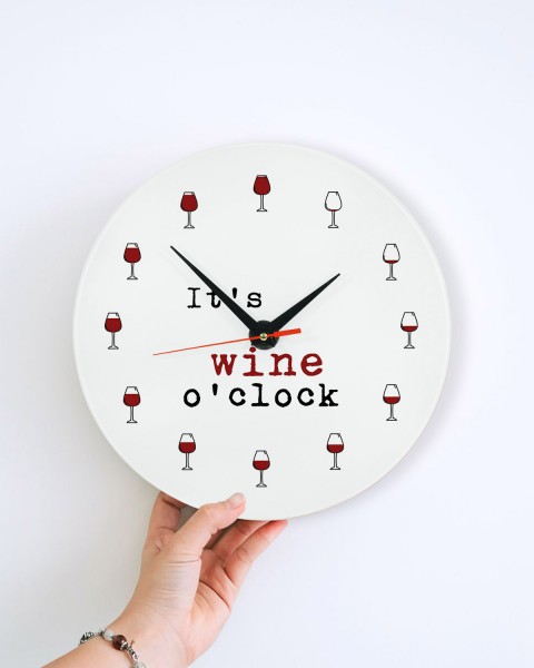 Uhr - It's wine o' clock